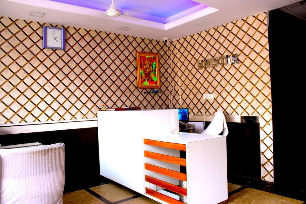 Hotel Unistar New Delhi Exteriör bild