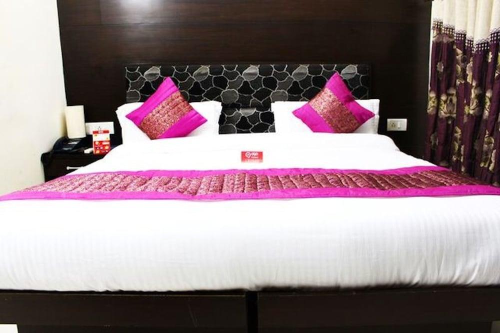 Hotel Unistar New Delhi Exteriör bild