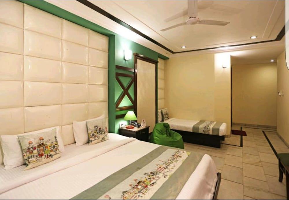 Hotel Unistar New Delhi Exteriör bild