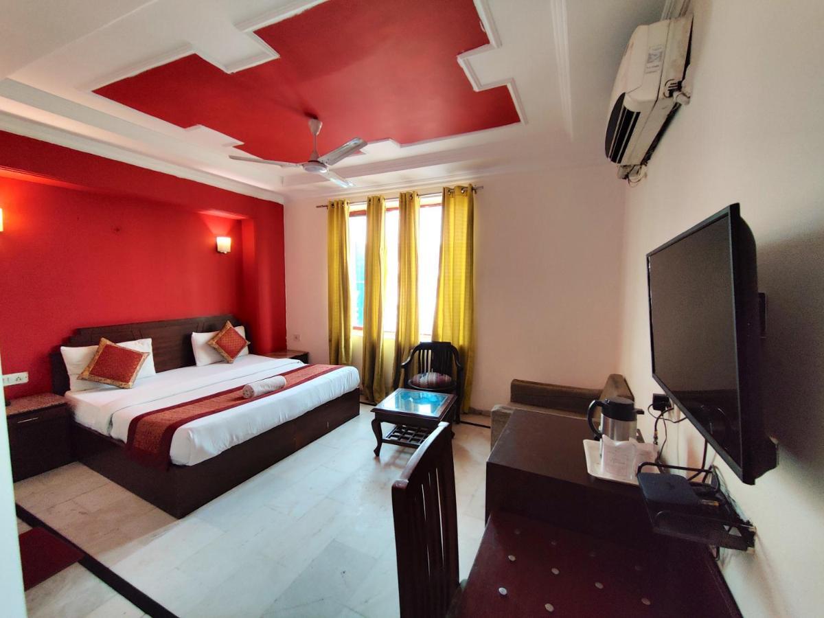 Hotel Unistar New Delhi Exteriör bild