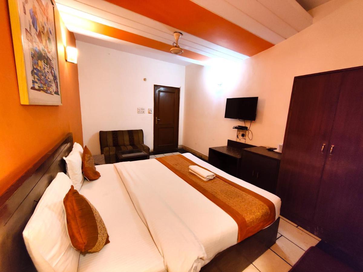 Hotel Unistar New Delhi Exteriör bild