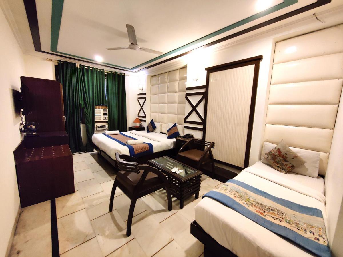 Hotel Unistar New Delhi Exteriör bild