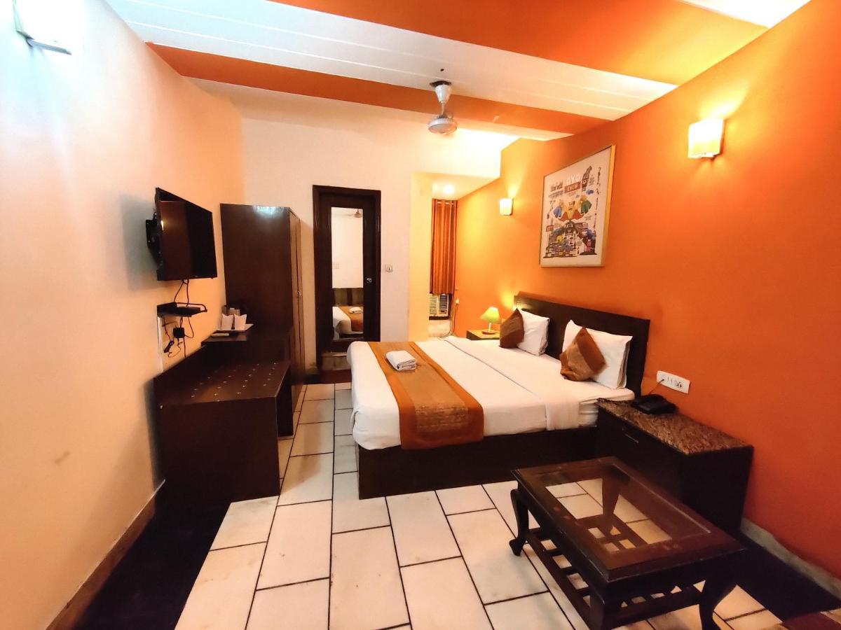 Hotel Unistar New Delhi Exteriör bild