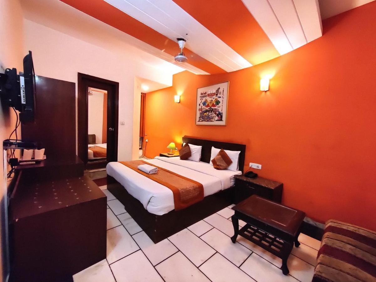 Hotel Unistar New Delhi Exteriör bild