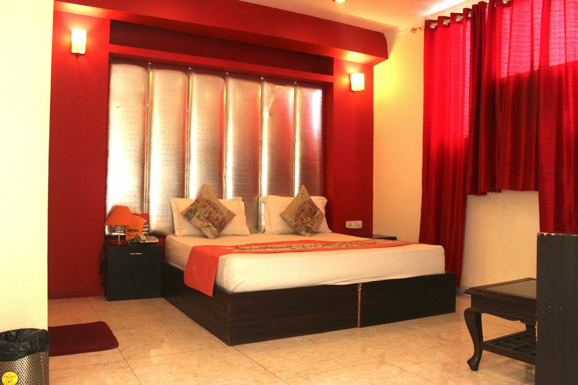 Hotel Unistar New Delhi Exteriör bild