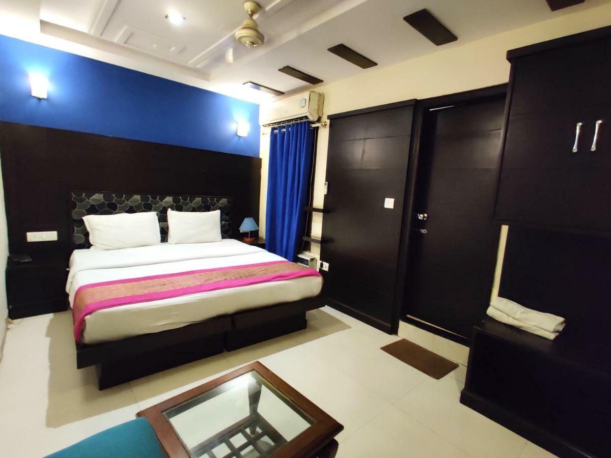 Hotel Unistar New Delhi Exteriör bild