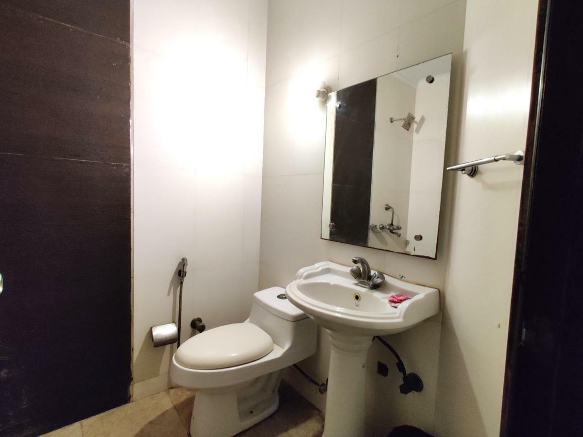 Hotel Unistar New Delhi Exteriör bild