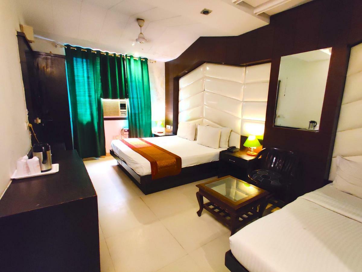 Hotel Unistar New Delhi Exteriör bild