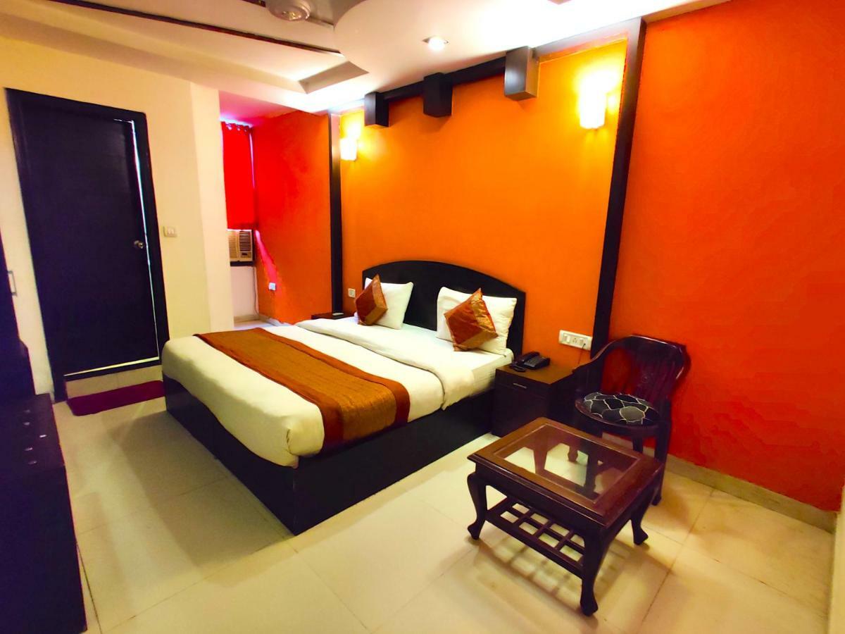 Hotel Unistar New Delhi Exteriör bild