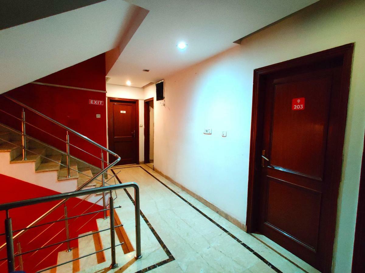 Hotel Unistar New Delhi Exteriör bild