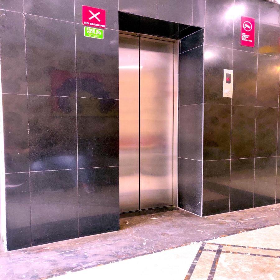Hotel Unistar New Delhi Exteriör bild
